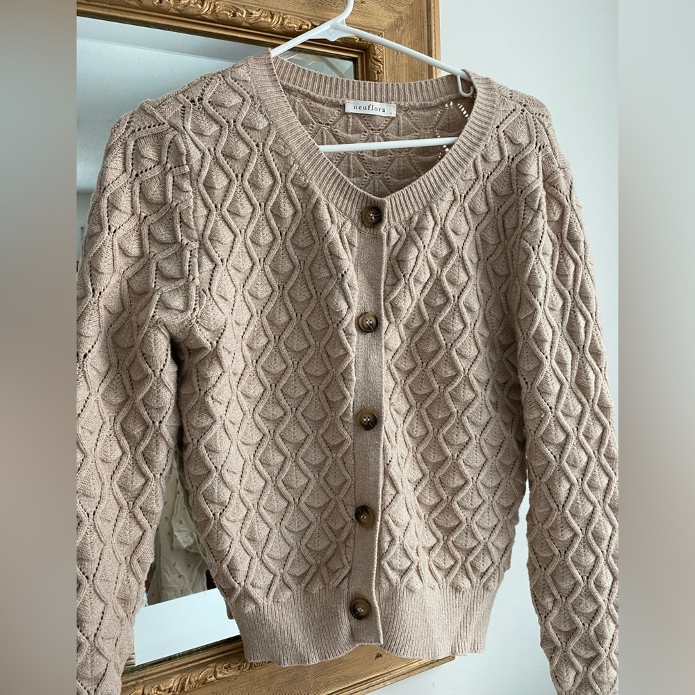 Neuflora Sweater